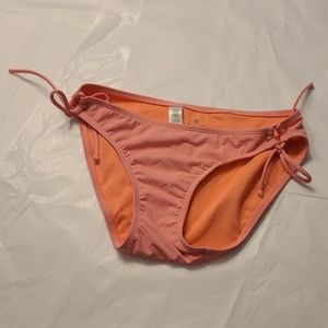 Athleta bikini bottom size Small it is Pink.